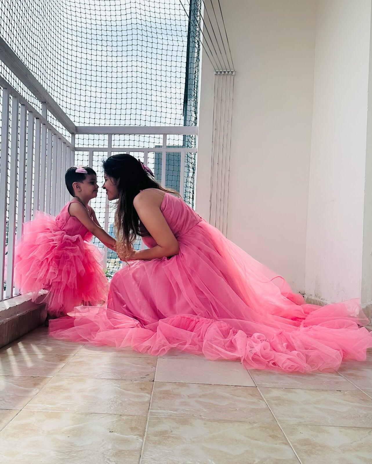 Stylish Twinning Outfit Ideas for Mother and Daughter for Every Occasion