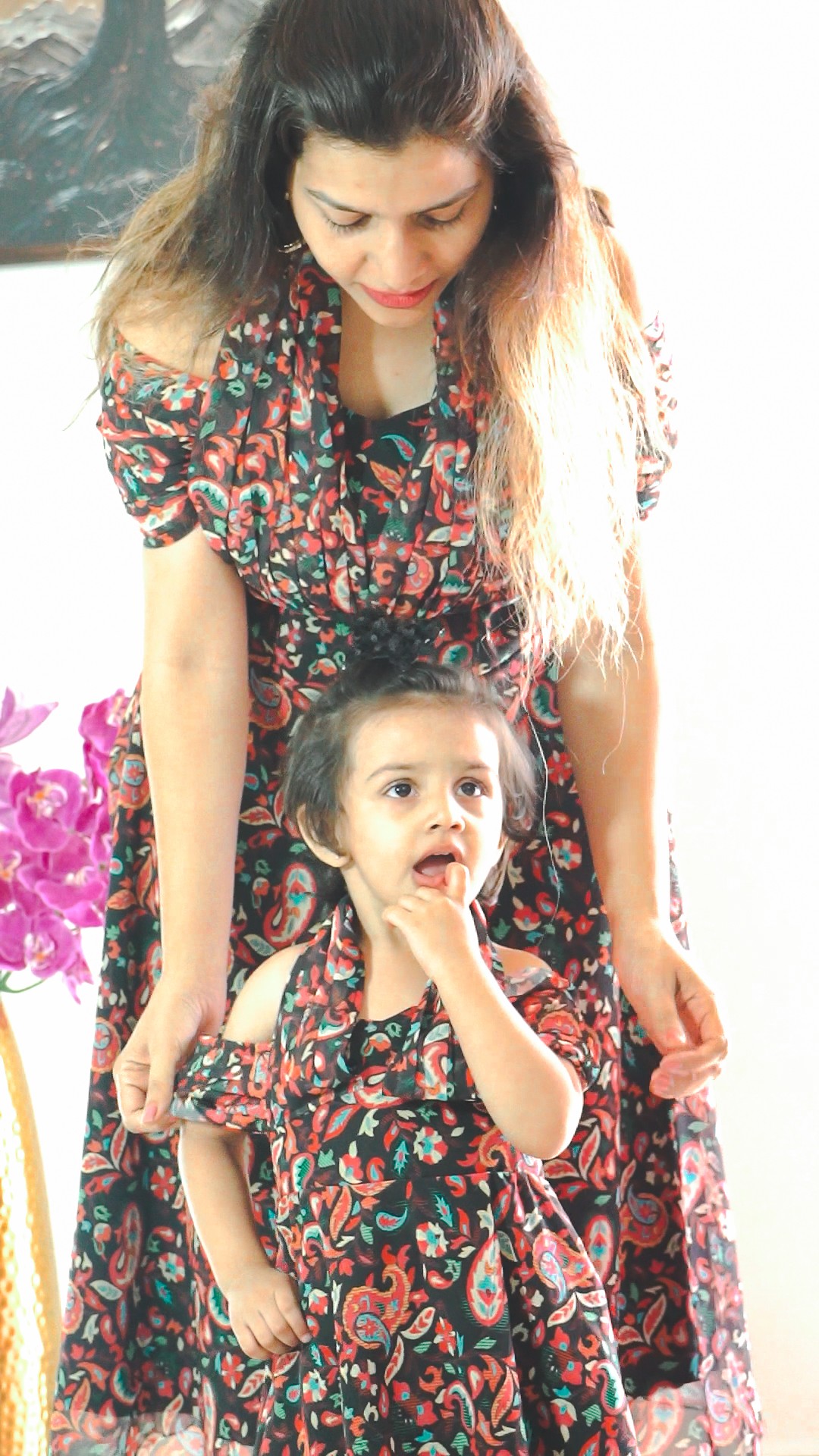 Floral Harmony Mother-Daughter Dress Set with Elegant Lace Details Floral Harmony Mother-Daughter Dress Set with Elegant Lace Details