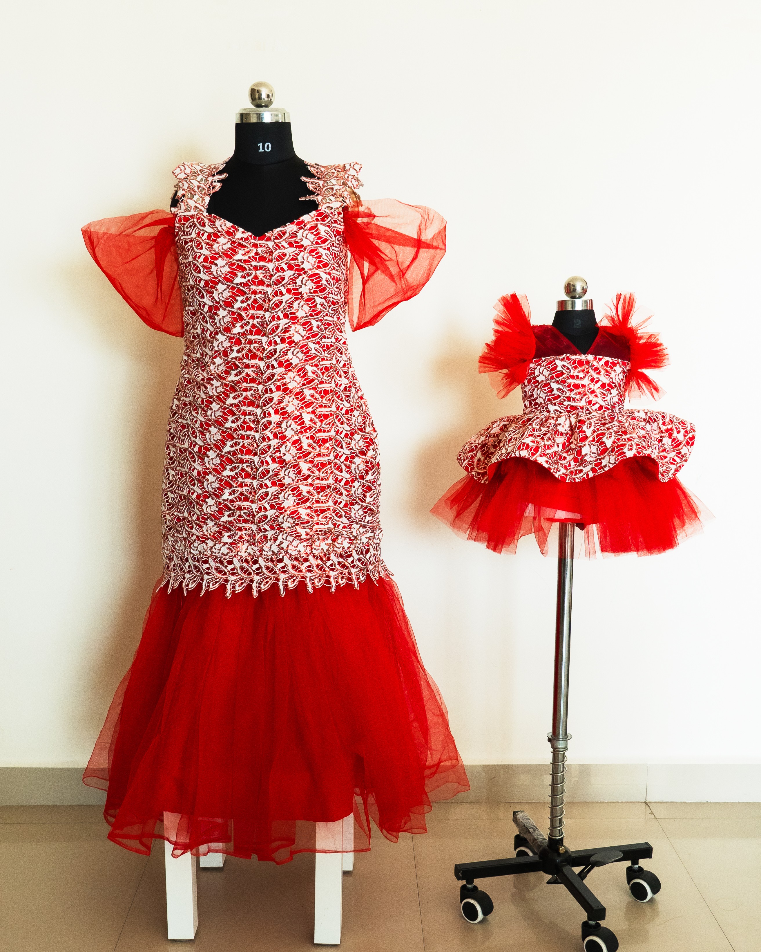 Royal Elegance Mother-Daughter Dress Set with Lace Royal Elegance Mother-Daughter Dress Set with Lace