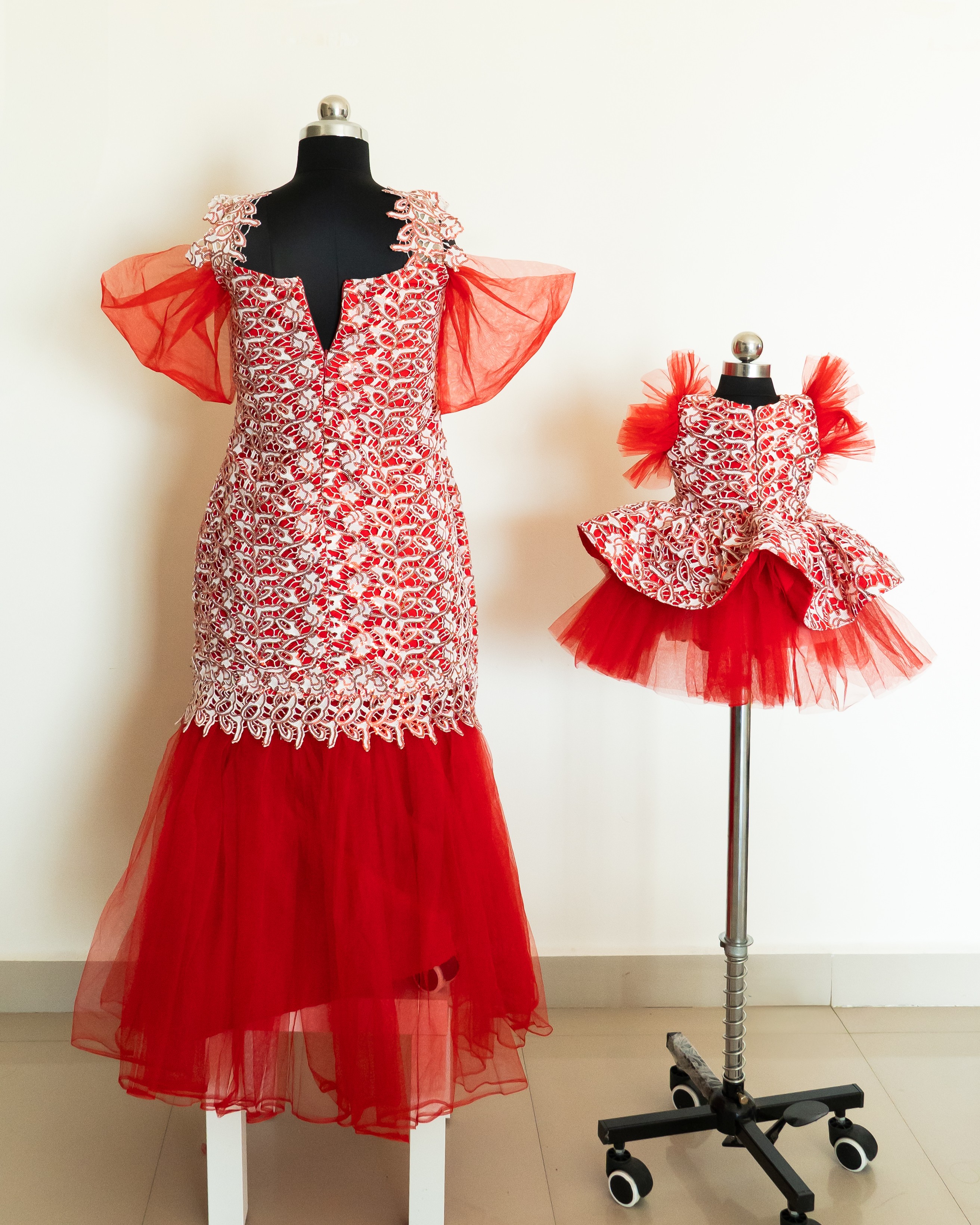 Royal Elegance Mother-Daughter Dress Set with Lace Royal Elegance Mother-Daughter Dress Set with Lace