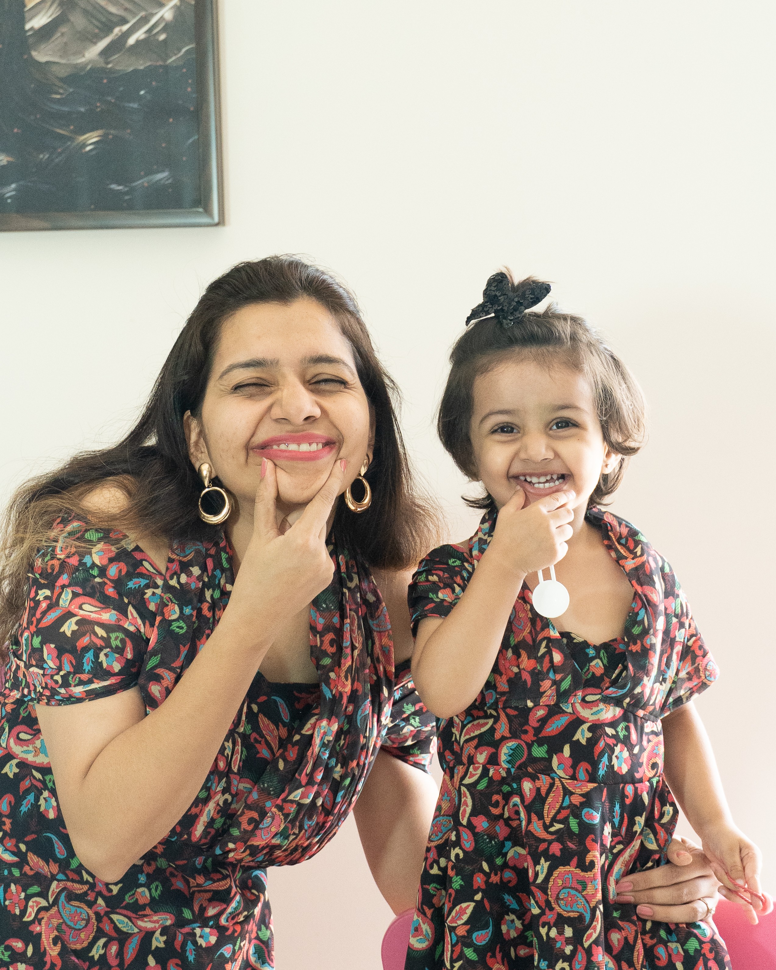 Floral Harmony Mother-Daughter Dress Set with Elegant Lace Details Floral Harmony Mother-Daughter Dress Set with Elegant Lace Details