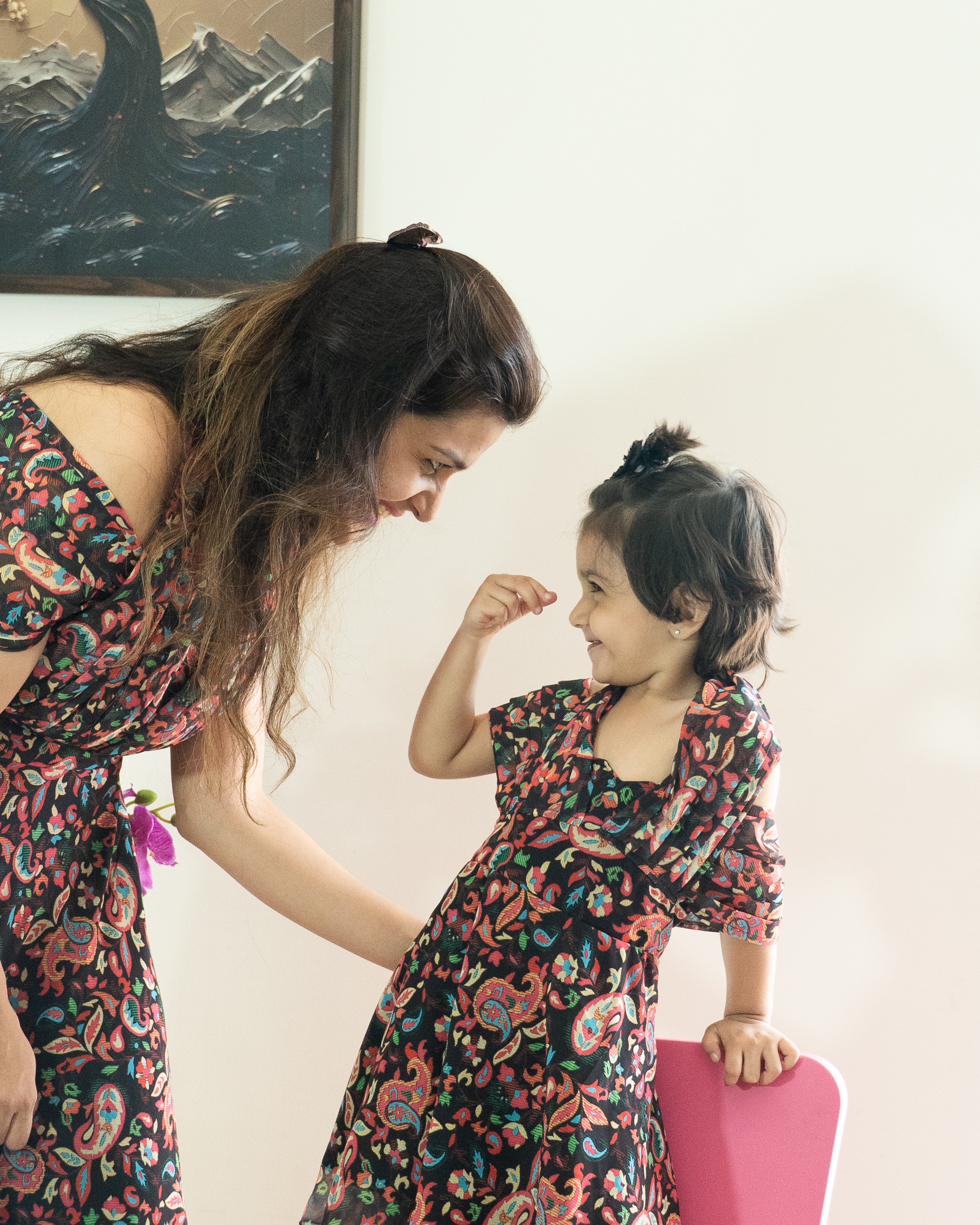 Floral Harmony Mother-Daughter Dress Set with Elegant Lace Details Floral Harmony Mother-Daughter Dress Set with Elegant Lace Details