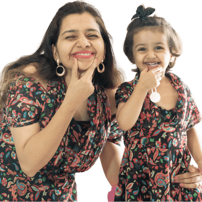 Floral Harmony Mother-Daughter Dress Set with Elegant Lace Details Floral Harmony Mother-Daughter Dress Set with Elegant Lace Details